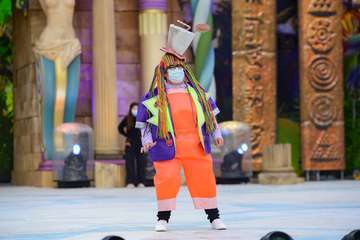 La XIII Gala de la Integración viste el escenario del Carnaval de La Tierra con el desfile de sus participantes/Lpcarnaval.